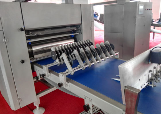 acheter Chaîne de production de alimentation automatique de pâtisserie de 5 rangées différents remplissages pour des remous de pâtisserie fabrication en ligne