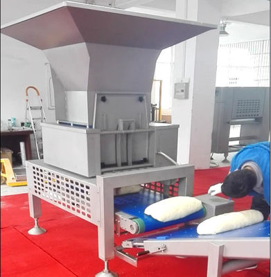 acheter Chaîne de production du pain SS304 largeur fonctionnante de 600mm avec la trémie automatique de coupe de la pâte fabrication en ligne