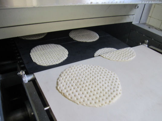 acheter Chaîne de production industrielle de pizza commandée par le PLC de Siemens pour la diverse croûte de pizza de diamètre fabrication en ligne
