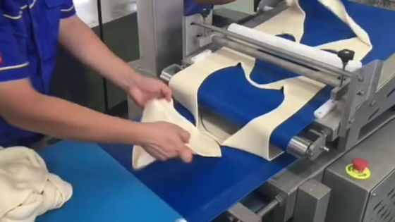 acheter Épaisseur minimum congelée industrielle de la pâte d'équipement industriel de pizza 2,5 millimètres pour la base gelée de pizza fabrication en ligne